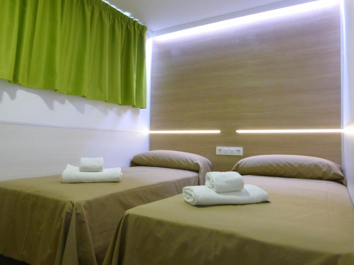 Rentalmar Navarra Family Suites Salou Kamer foto