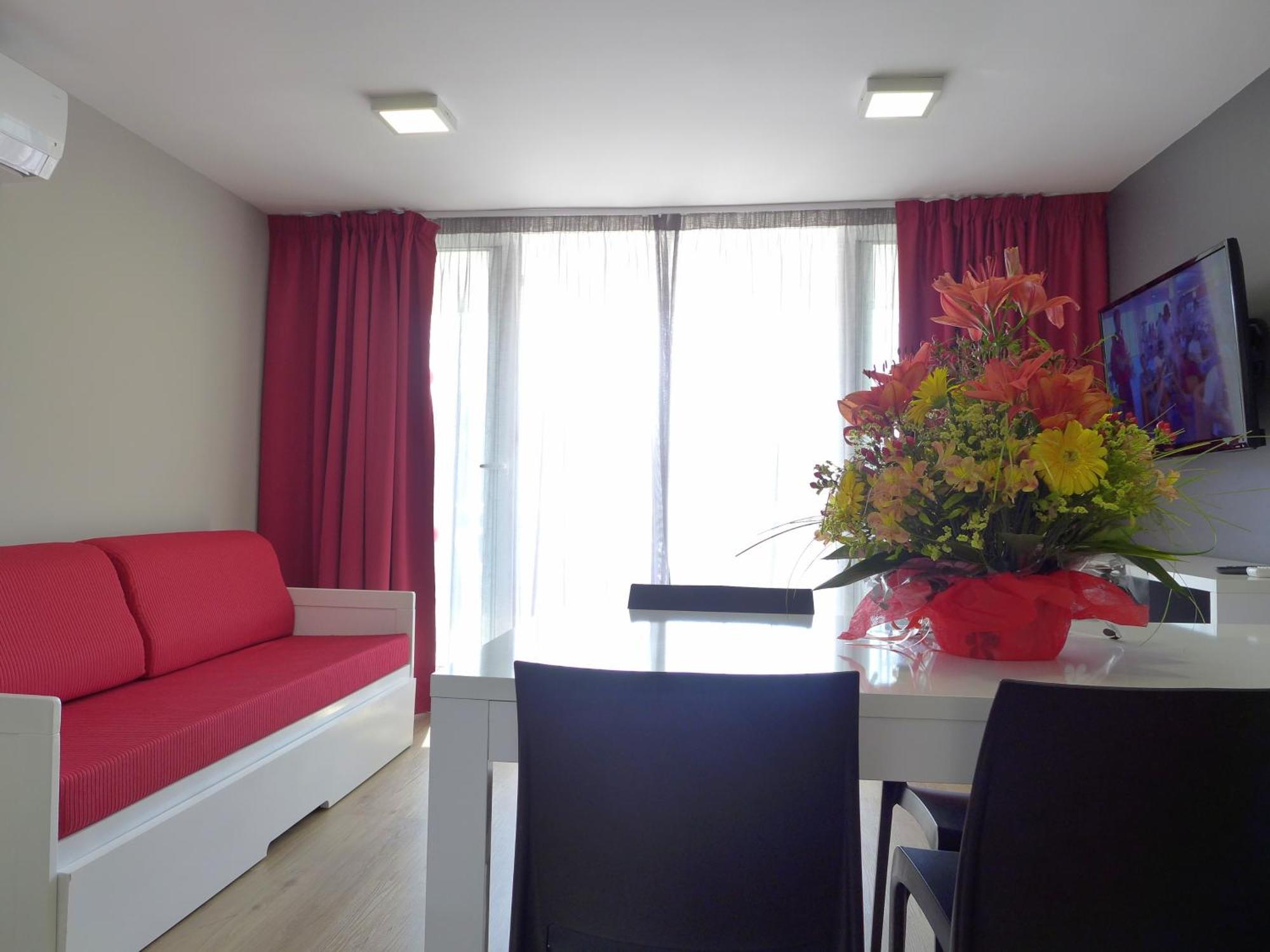 Rentalmar Navarra Family Suites Salou Kamer foto