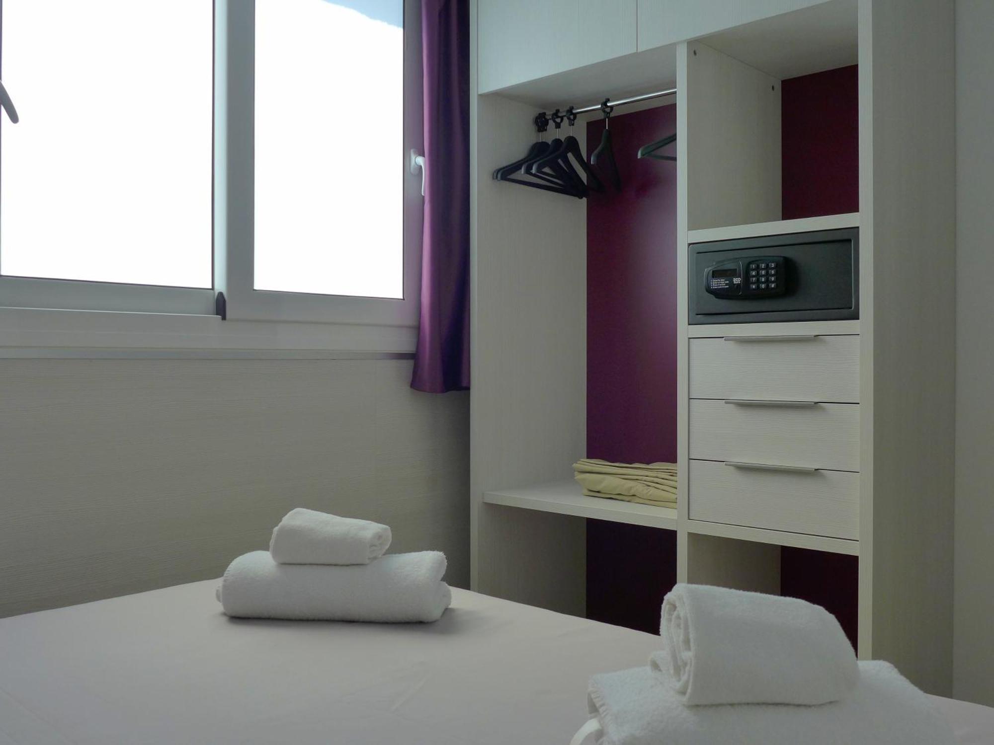 Rentalmar Navarra Family Suites Salou Kamer foto