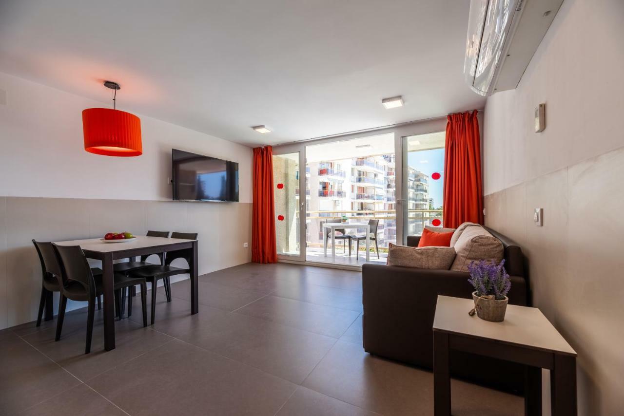 Rentalmar Navarra Family Suites Salou Kamer foto