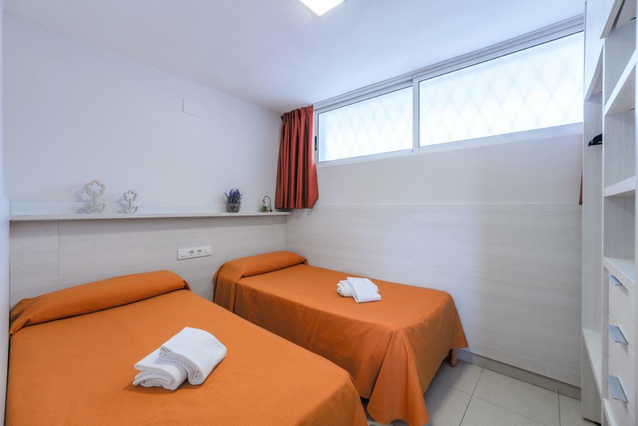 Rentalmar Navarra Family Suites Salou Buitenkant foto